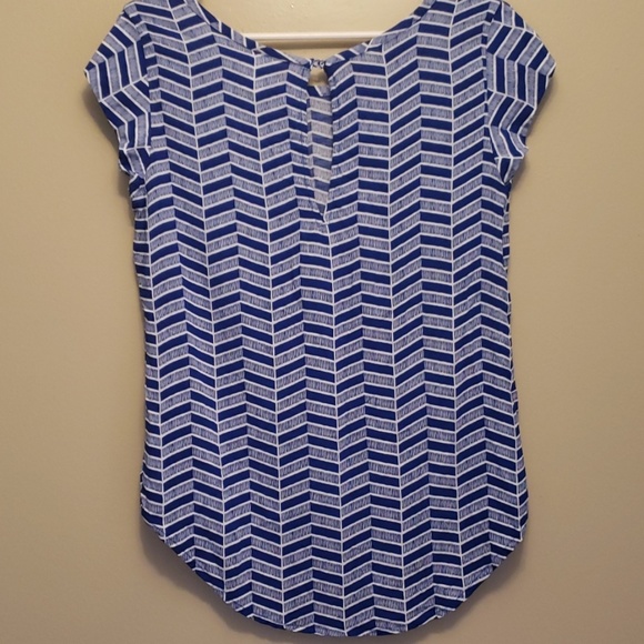 Stylus Chevron print top teardrop button back - Picture 5 of 5